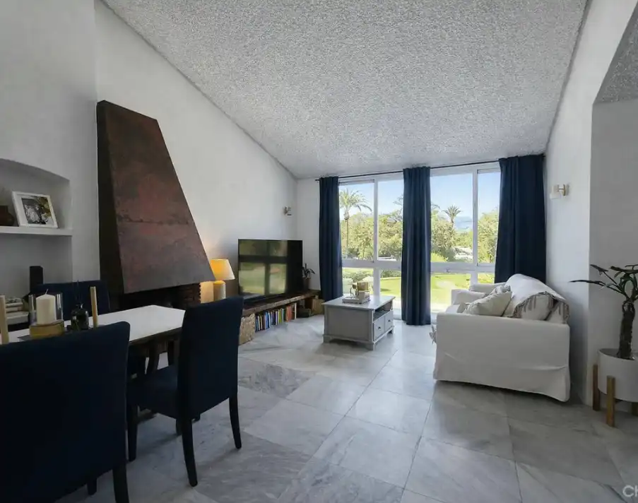 Sala de estar de Ático en venta en Estepona con Terraza, Amueblado y Horno