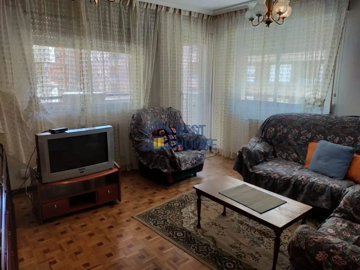 Sala de estar de Piso de alquiler en León Capital  con Calefacción, Parquet y Amueblado