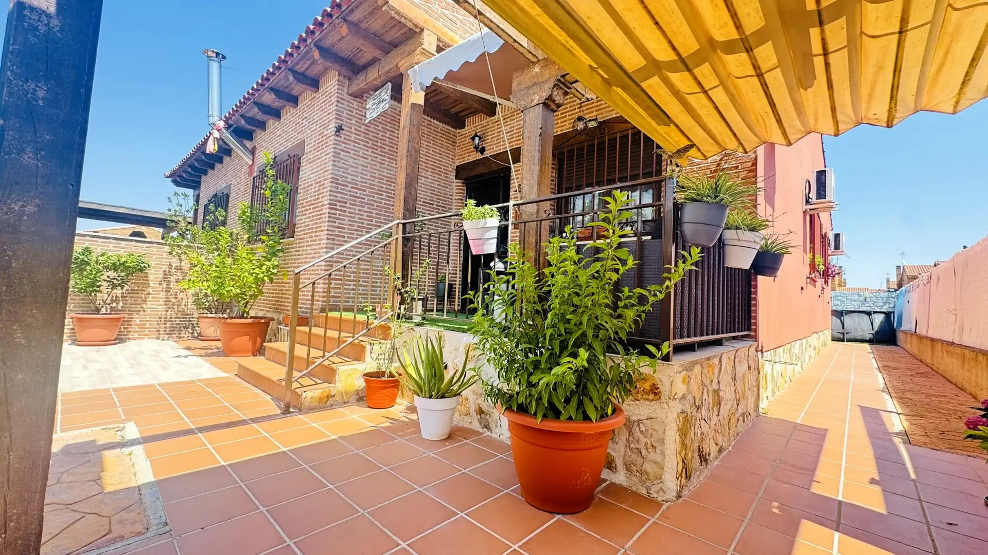 Terrassa de Casa o xalet en venda en Cedillo del Condado amb Aire condicionat, Calefacció i Jardí privat