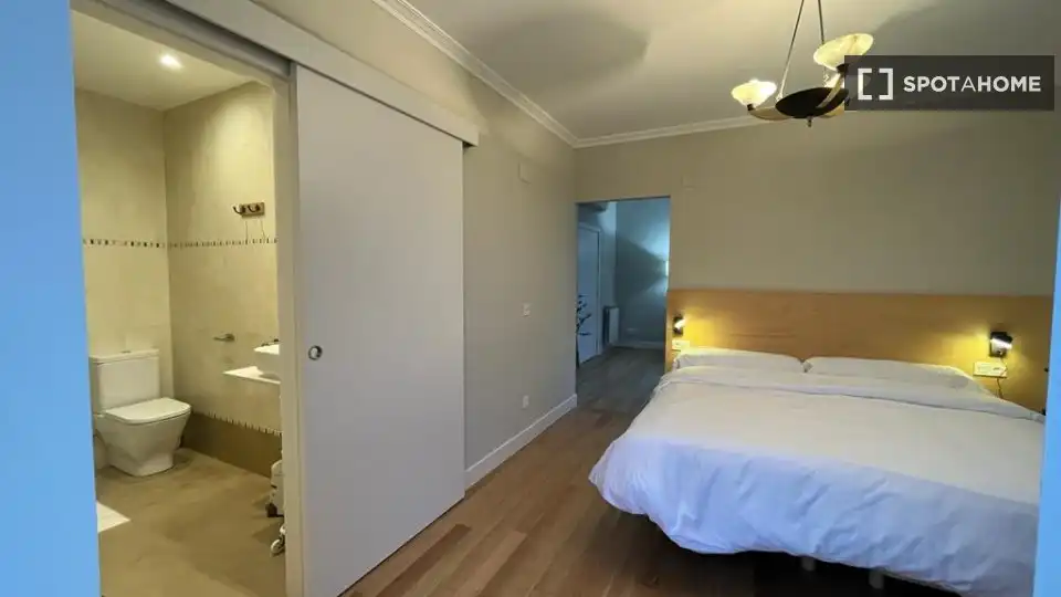 Bedroom of Flat for share in Donostia - San Sebastián   with Air Conditioner, Heating and Furnished
