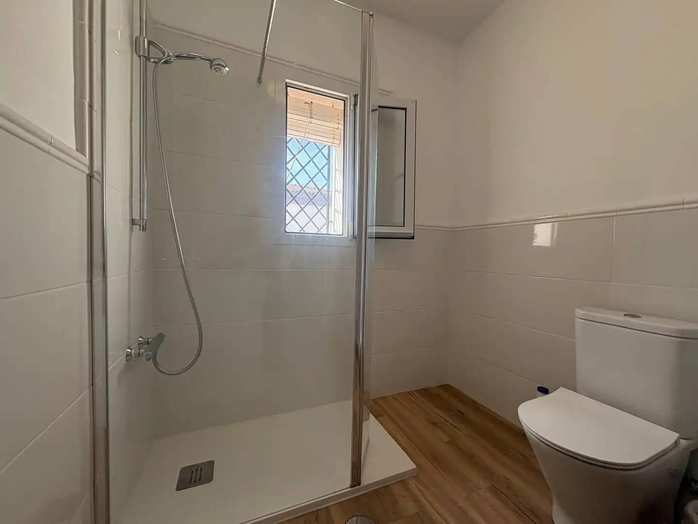 Bathroom of Houses for sale in Algeciras  with Air Conditioner, Private garden and Terrace