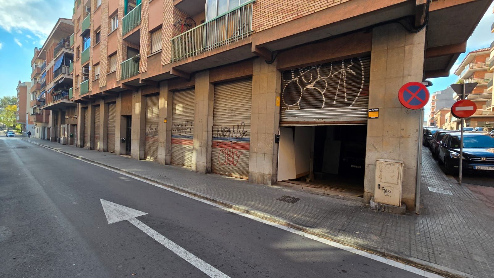 Vista exterior de Local en venda en Ripollet