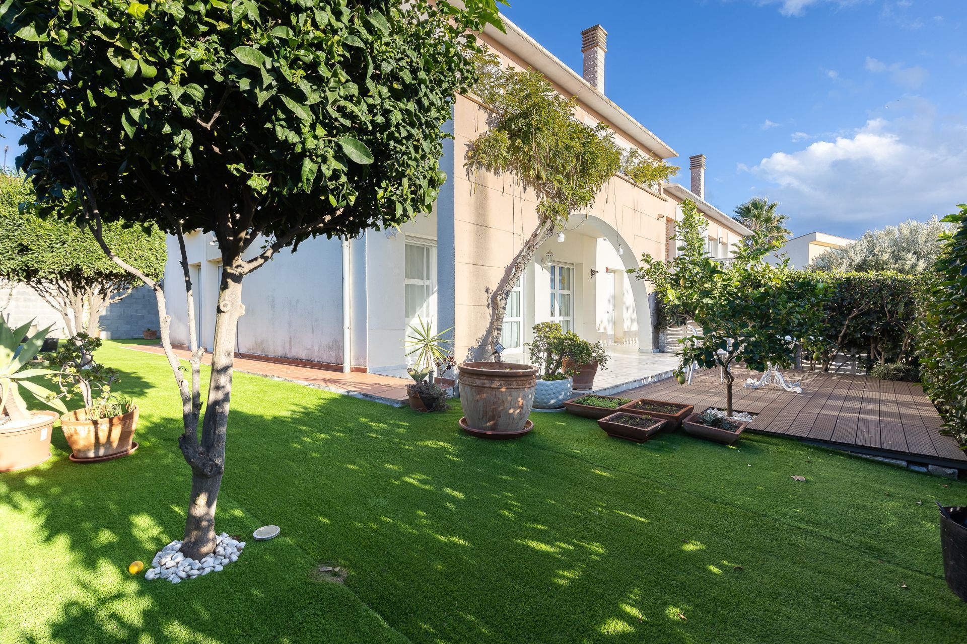 Vista exterior de Casa o xalet en venda en Tiana amb Aire condicionat, Calefacció i Jardí privat