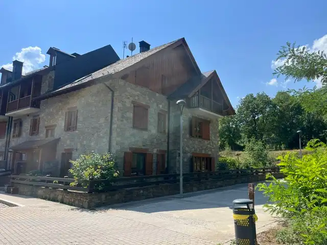 Vista exterior de Apartamento en venta en Esterri d'Àneu con Calefacción, Amueblado y Balcón