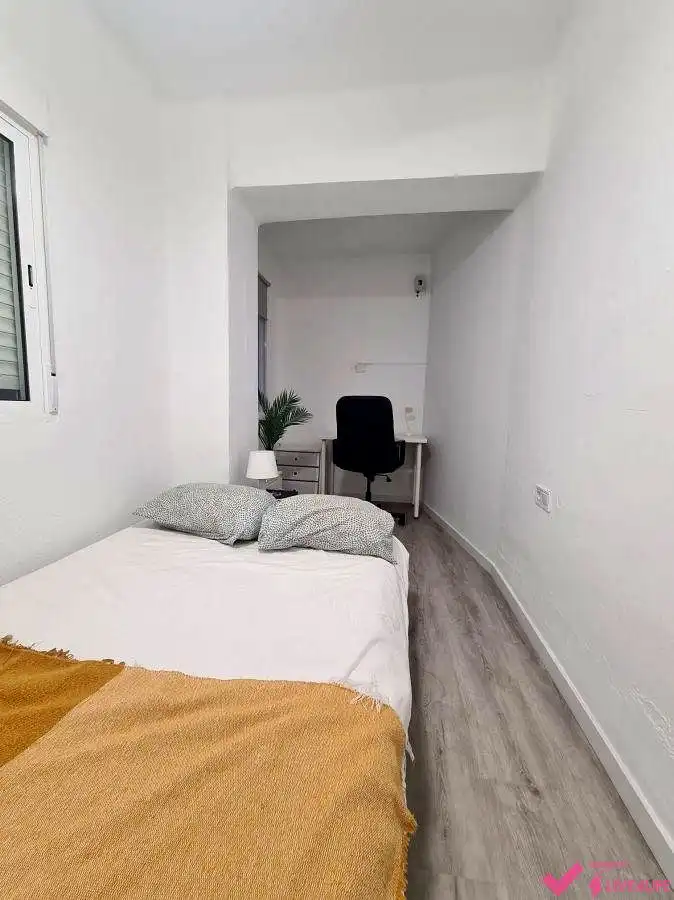 Habitación de Piso de alquiler en Valencia con Terraza y Amueblado