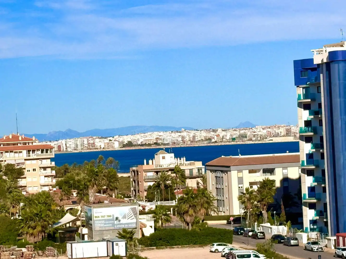 Vista exterior de Apartament en venda en Torrevieja amb Aire condicionat, Calefacció i Jardí privat