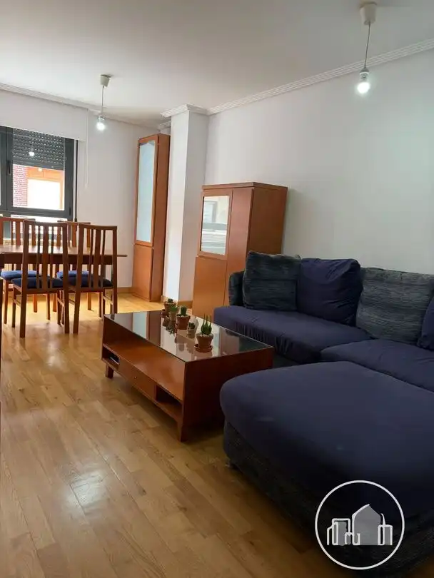 Sala de estar de Piso en venta en Villarcayo de Merindad de Castilla la Vieja con Calefacción, Trastero y Amueblado