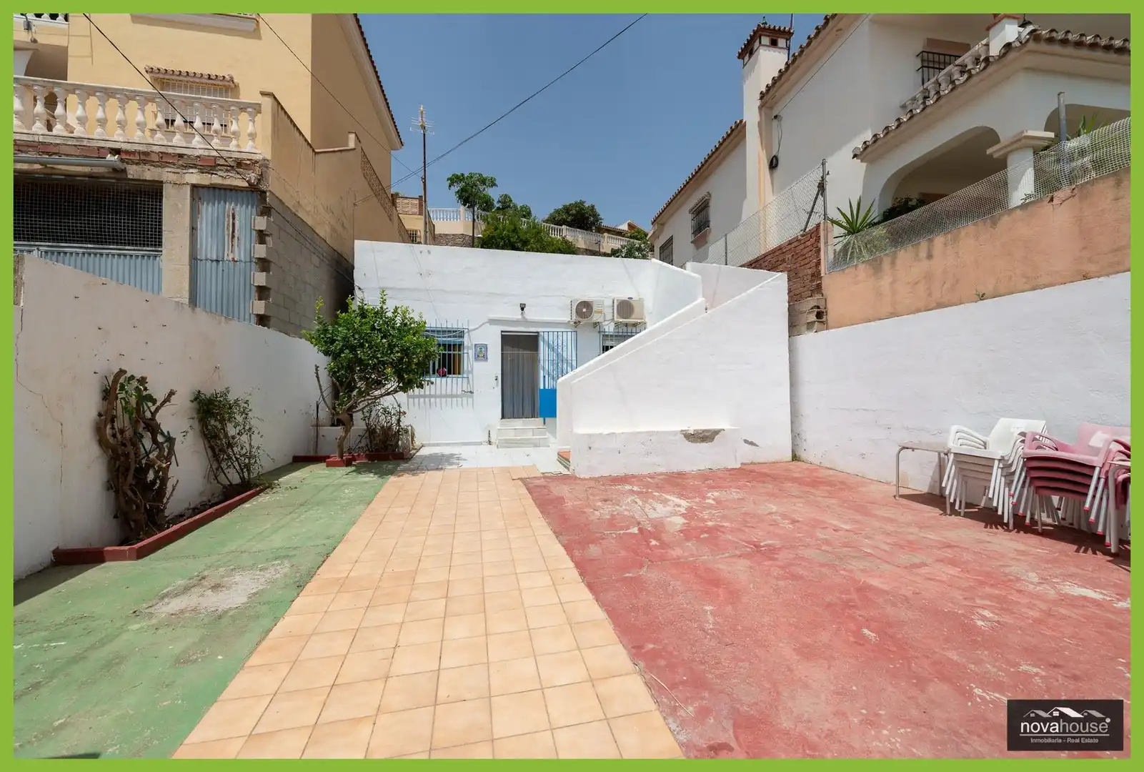 Vista exterior de Casa o xalet en venda en Rincón de la Victoria amb Aire condicionat, Jardí privat i Terrassa