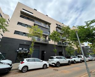 Exterior view of Duplex for sale in Sabadell  with Terrace, Storage room and Community pool