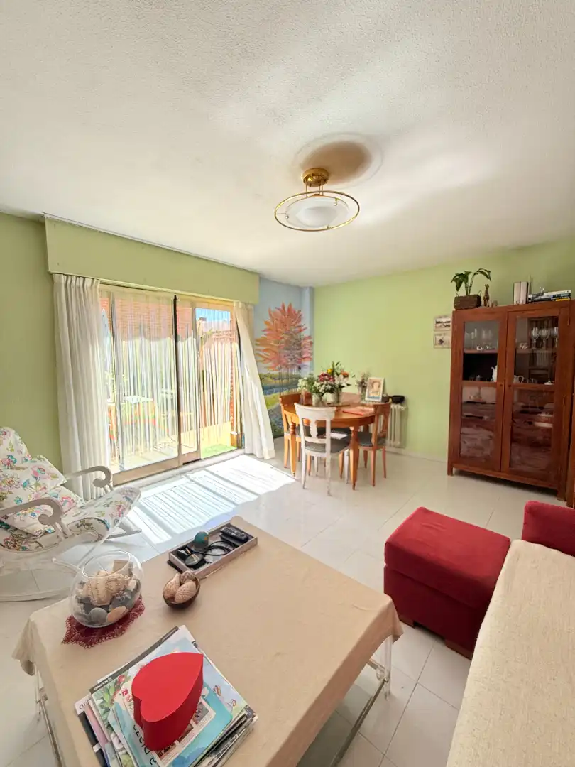 Sala de estar de Casa adosada en venta en San Sebastián de los Reyes con Aire acondicionado, Calefacción y Jardín privado