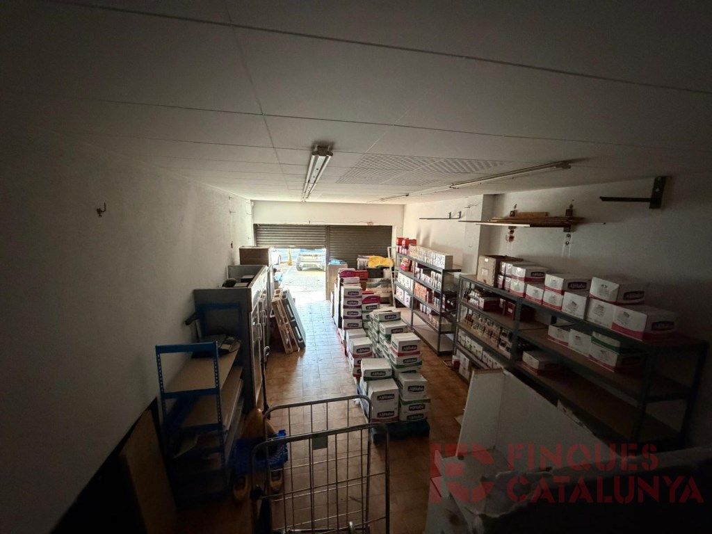 Premises for sale in Salt