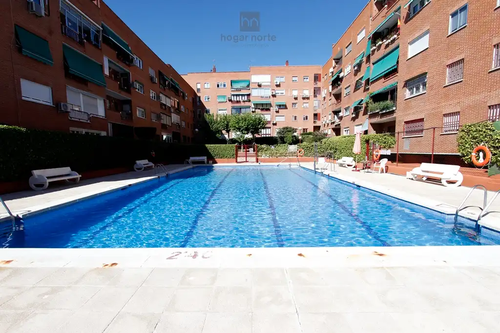 Swimming pool of Flat for sale in Alcobendas  with Heating, Terrace and Community pool