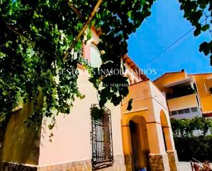 Vista exterior de Casa o xalet en venda en Alcoy / Alcoi amb Terrassa i Piscina