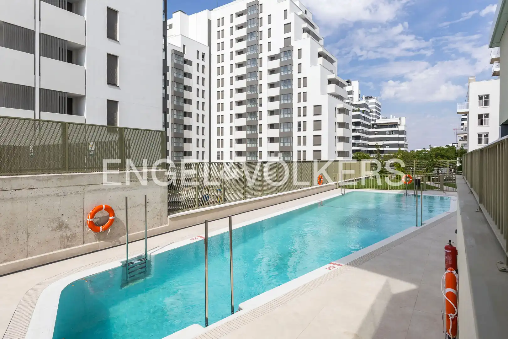 Schwimmbecken von Dachboden zum Verkauf in Madrid mit Klimaanlage, Heizung und Terrasse