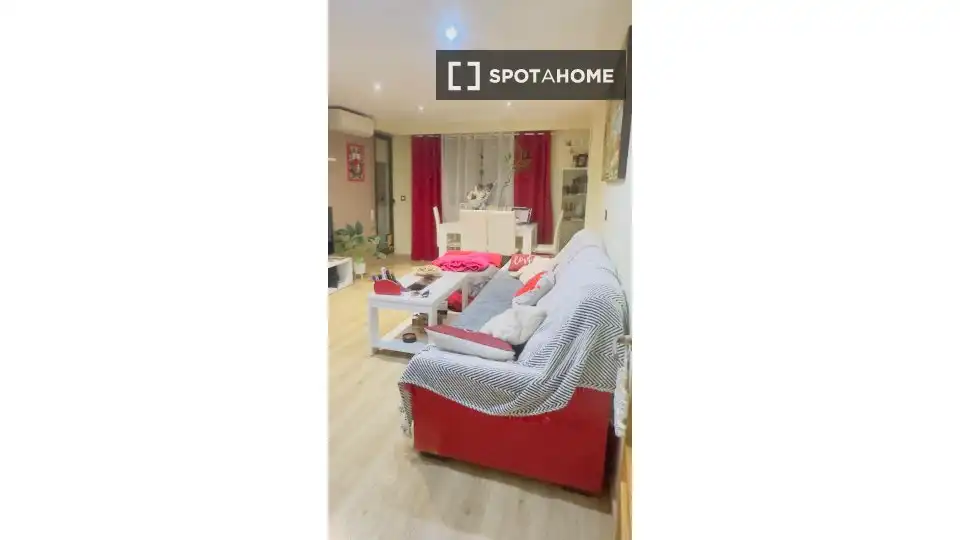 Exterior view of Flat for share in Valencia  with Air Conditioner, Heating and Terrace