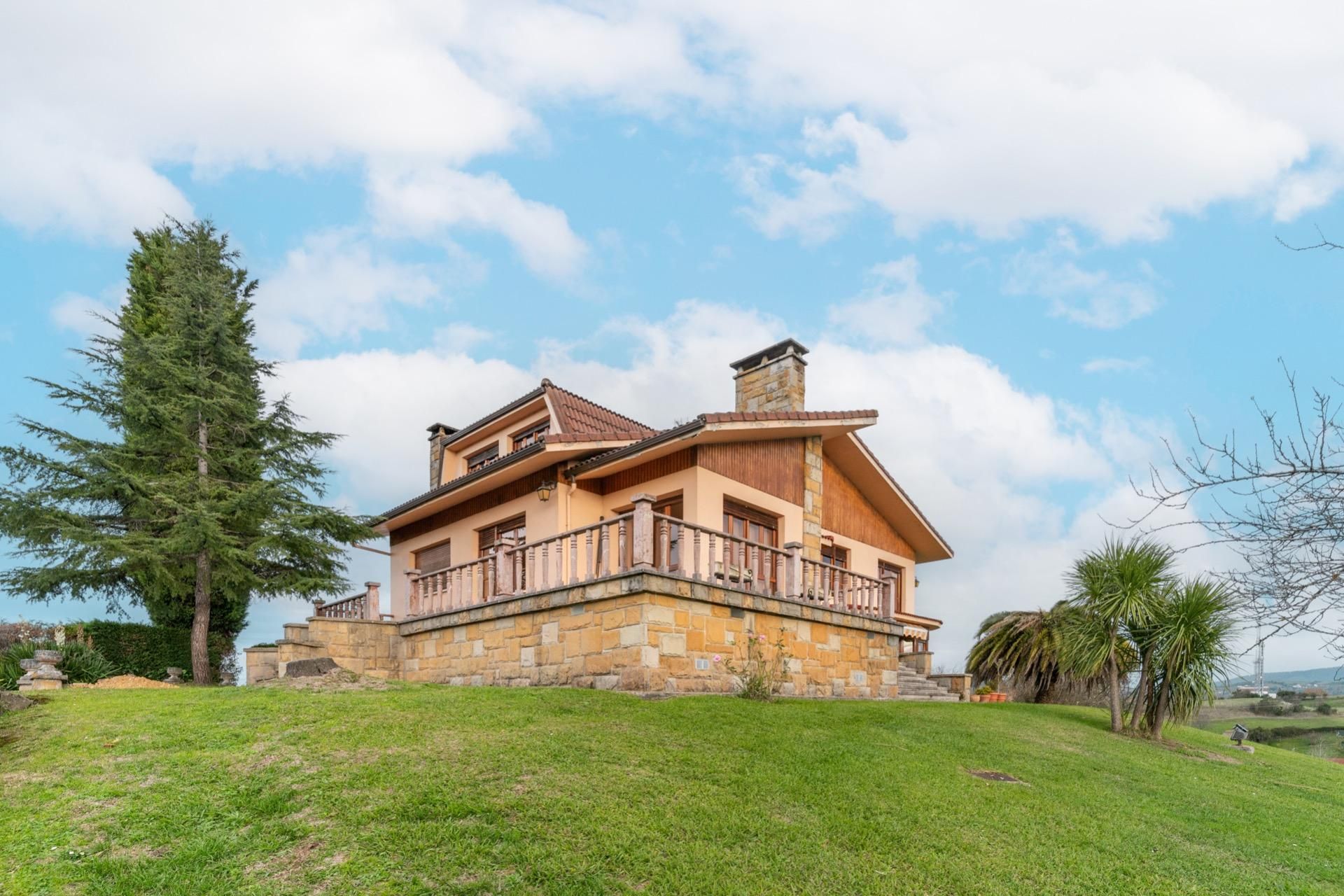 Vista exterior de Casa o xalet en venda en Siero amb Jardí privat, Parquet i Balcó
