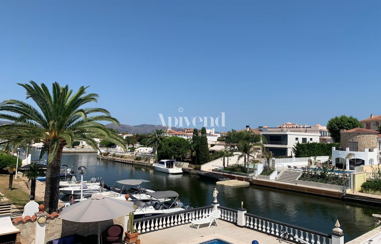Exterior view of Single-family semi-detached for sale in Empuriabrava  with Air Conditioner, Heating and Private garden