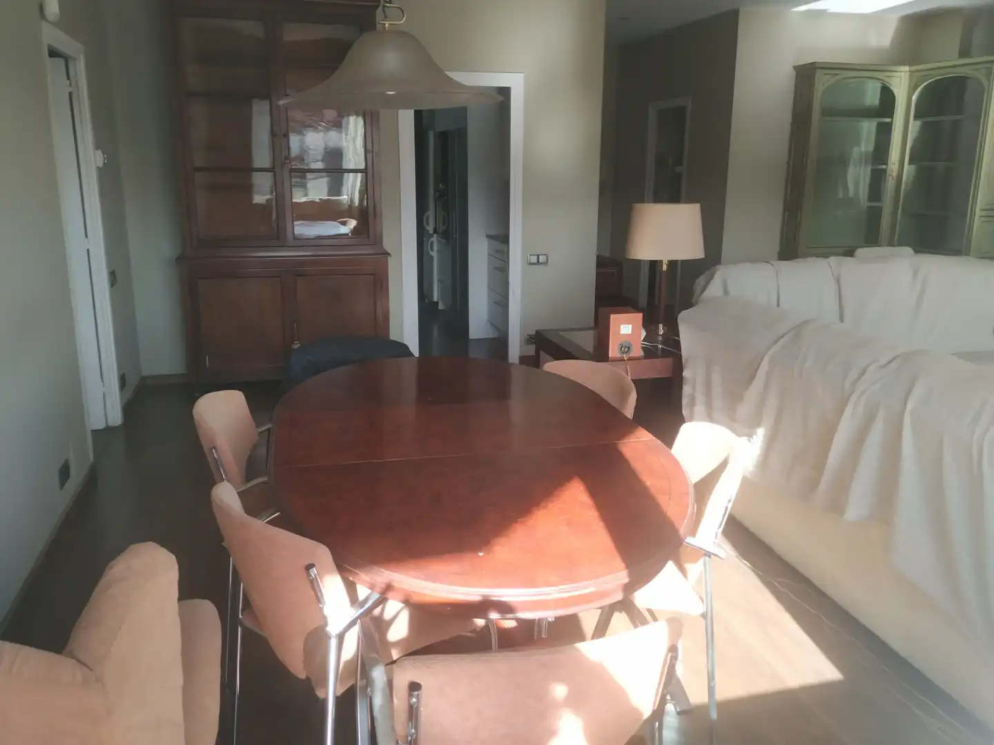 Esszimmer von Dachboden zur Miete in Barcelona mit Heizung, Ofen und Balkon