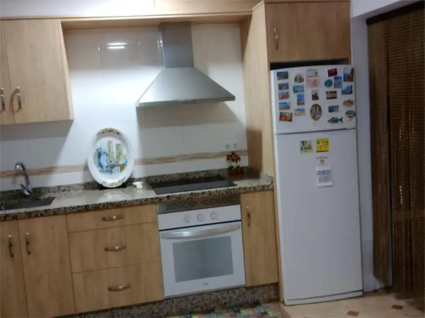 Cuina de Casa adosada en venda en Monterrubio de la Serena amb Jardí privat, Moblat i Forn