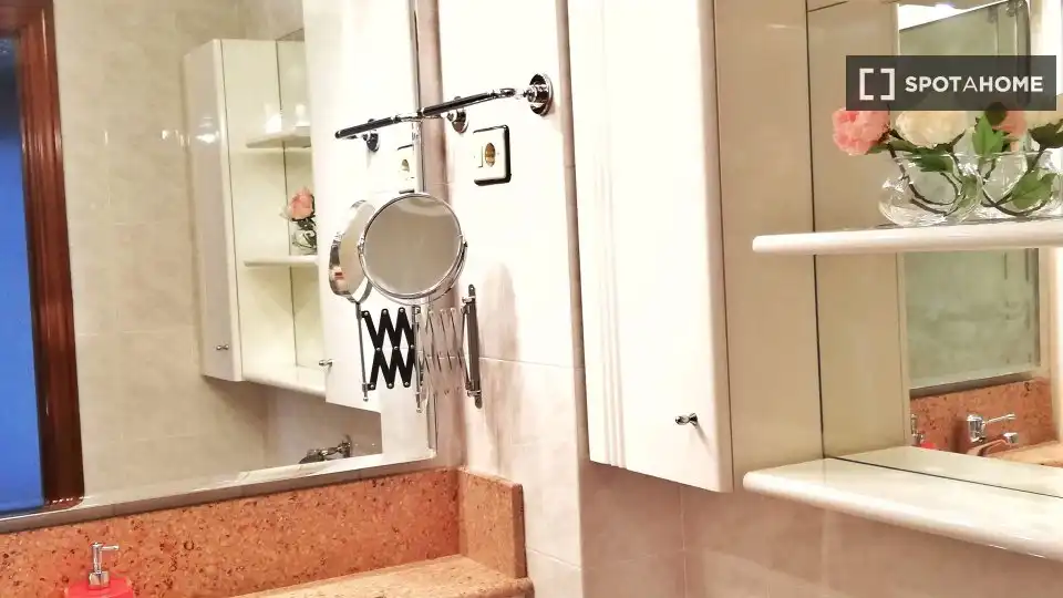 Badezimmer von Wohnungen zur untervermieten in Barakaldo  mit Klimaanlage, Heizung und Terrasse