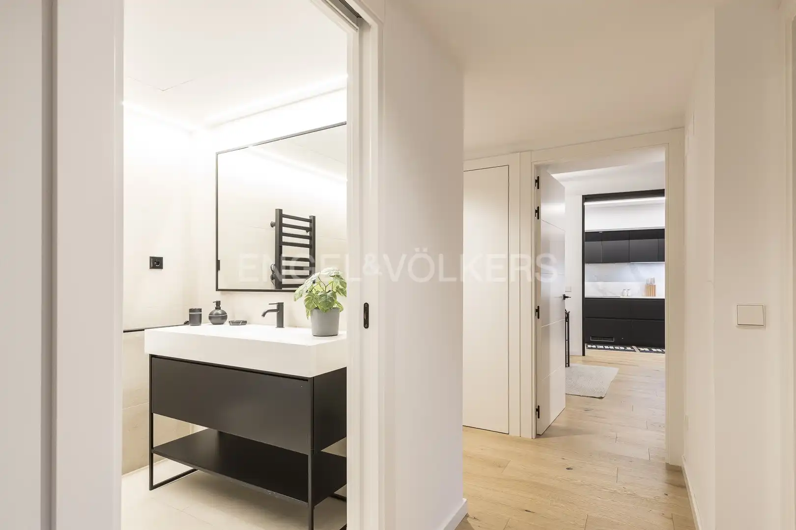 Badezimmer von Wohnung zur Miete in Barcelona mit Klimaanlage, Heizung und Parkett