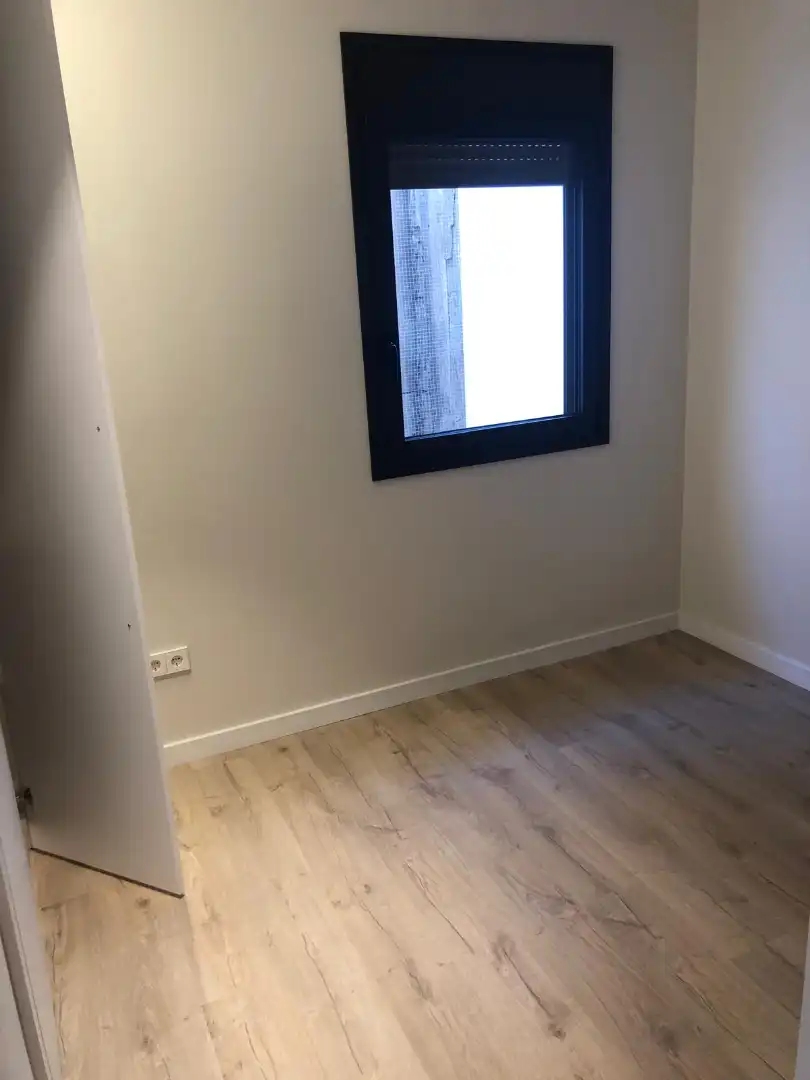 Dormitori de Pis de lloguer en Girona amb Aire condicionat, Calefacció i Parquet