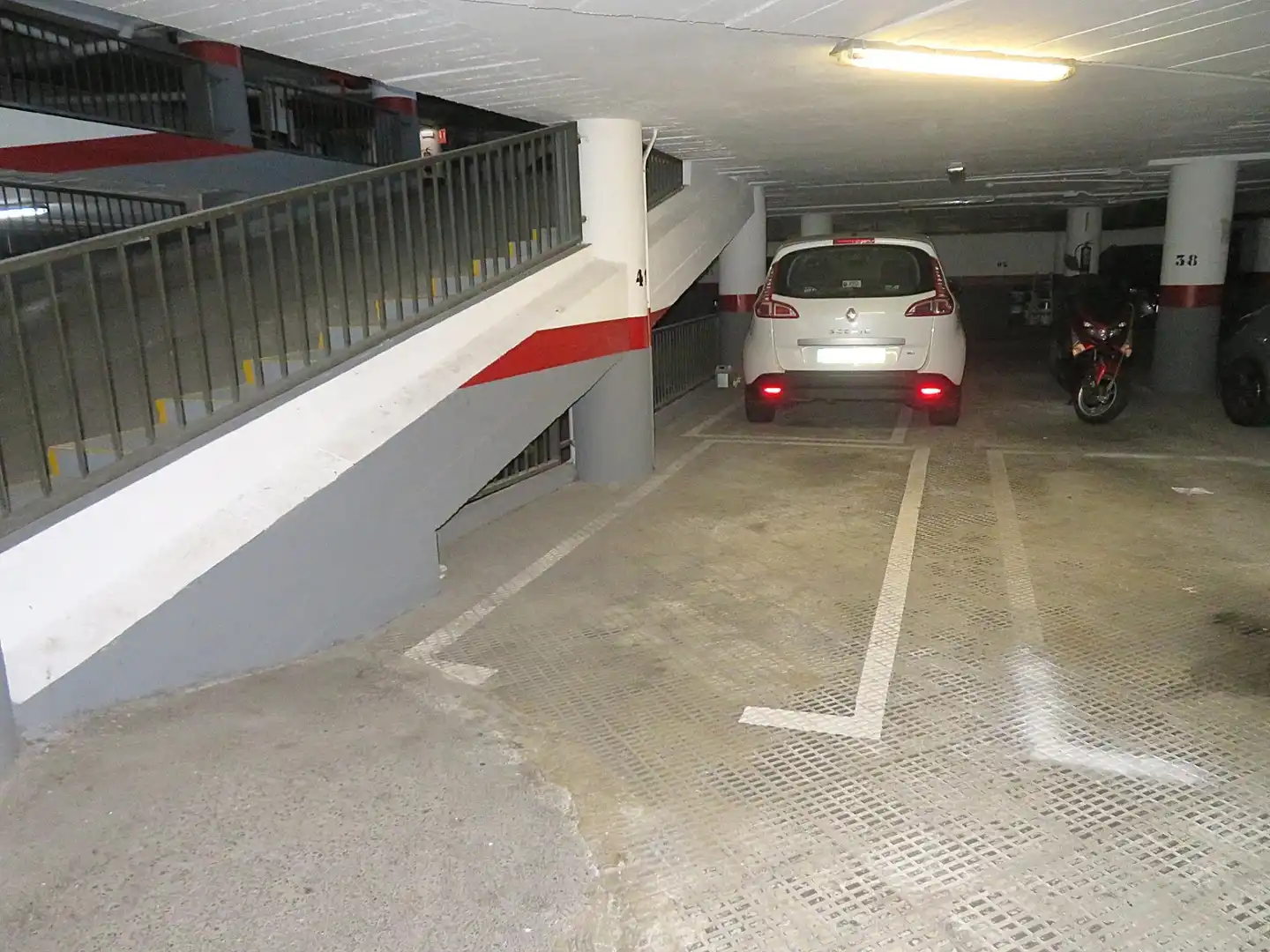 Parking for sale in Avenida del Paral·lel 180