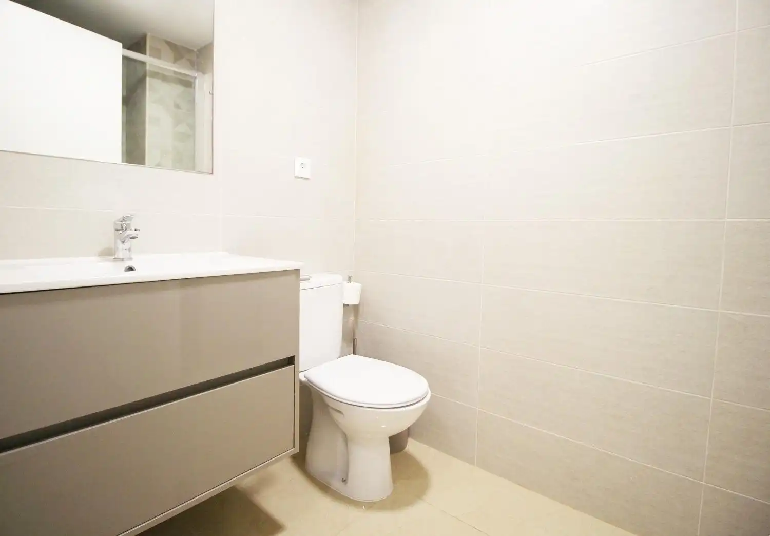 Badezimmer von Wohnungen zum Verkauf in Oropesa del Mar / Orpesa mit Klimaanlage, Privatgarten und Terrasse