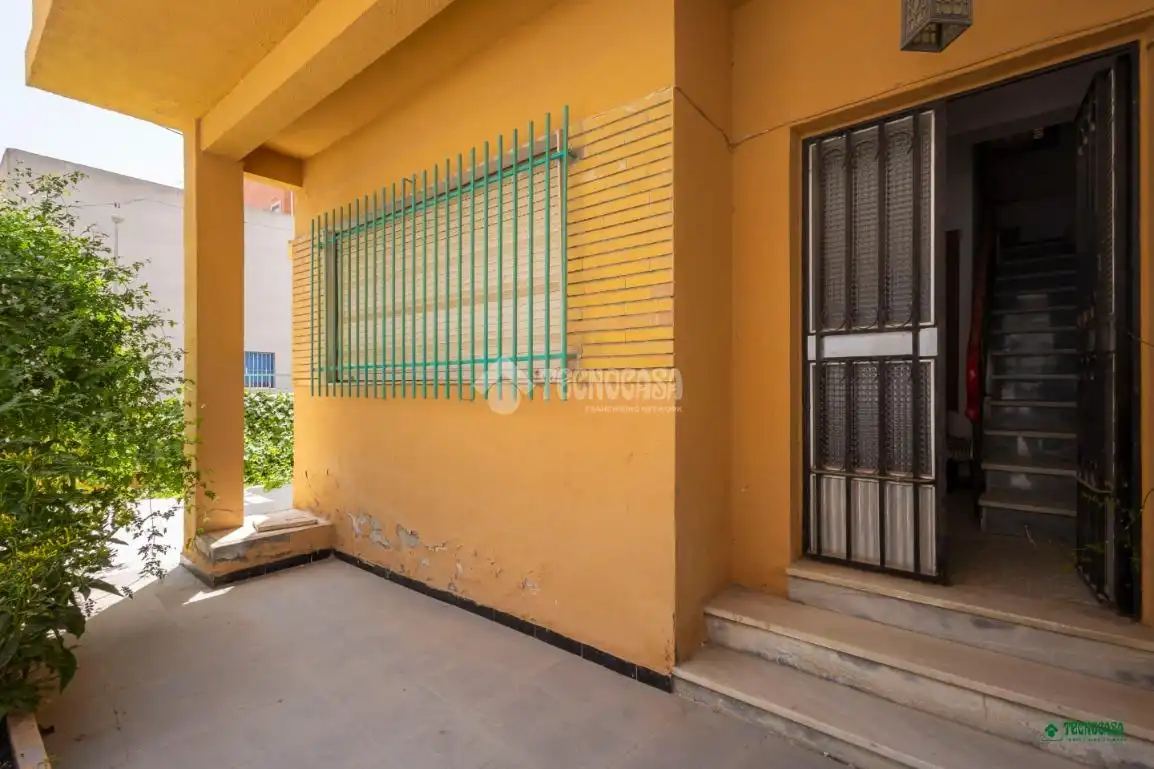 Vista exterior de Casa adosada en venda en Albox amb Balcó