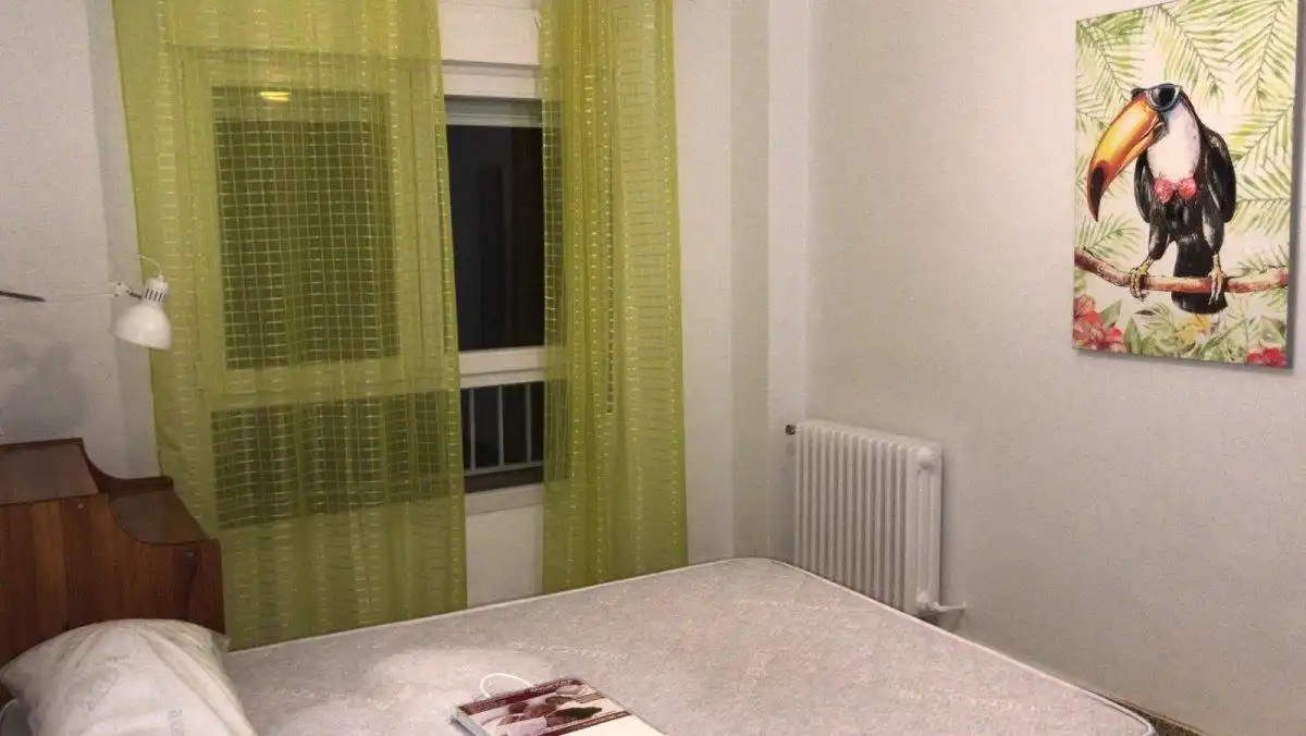 Dormitori de Pis de lloguer en Granada amb Calefacció, Terrassa i Moblat