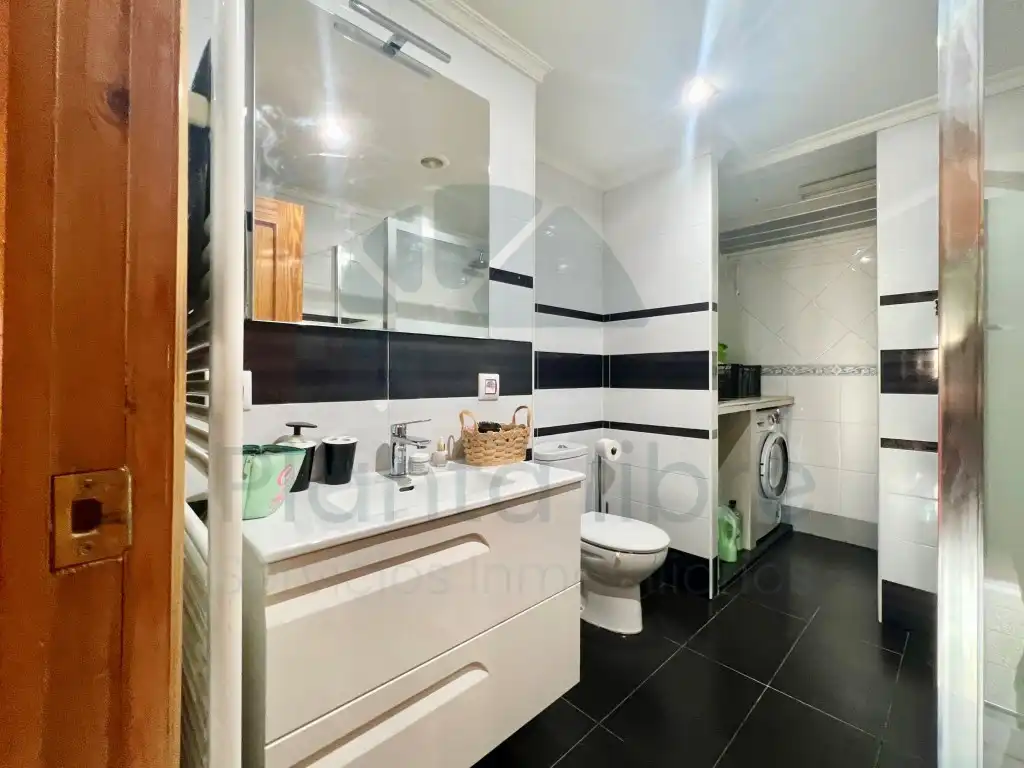 Bathroom of Flat for sale in  Logroño  with Air Conditioner, Heating and Terrace