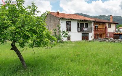 Vista exterior de Casa o xalet en venda en San Felices de Buelna amb Balcó