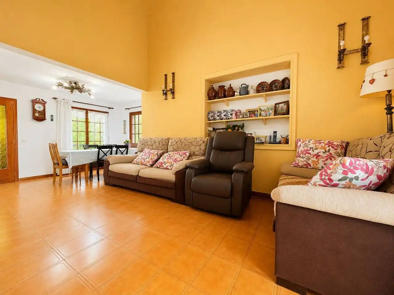Sala de estar de Casa o chalet en venta en Riells i Viabrea con Aire acondicionado, Calefacción y Jardín privado