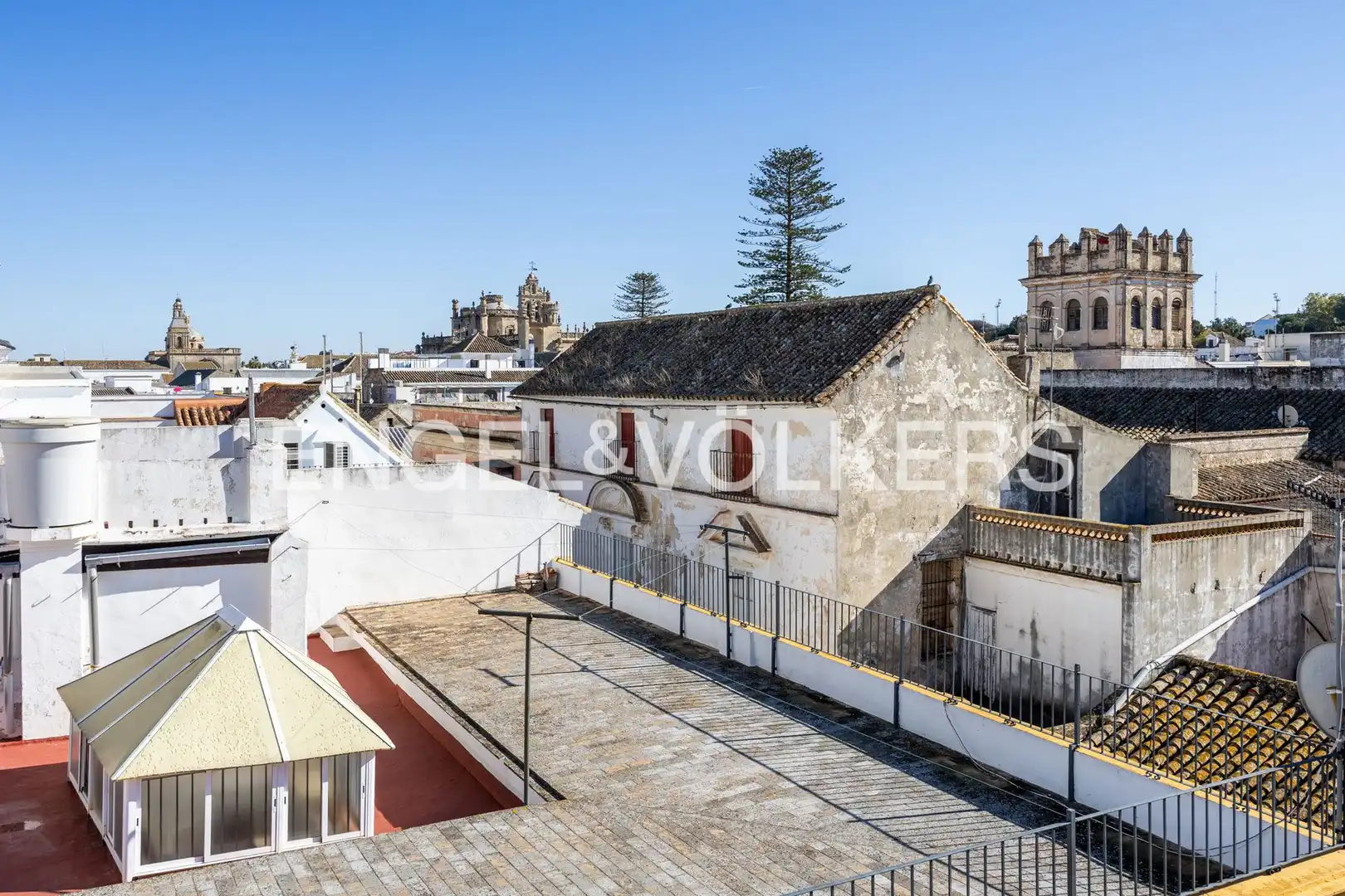Vista exterior de Casa o xalet en venda en Sanlúcar de Barrameda amb Calefacció, Terrassa i Traster