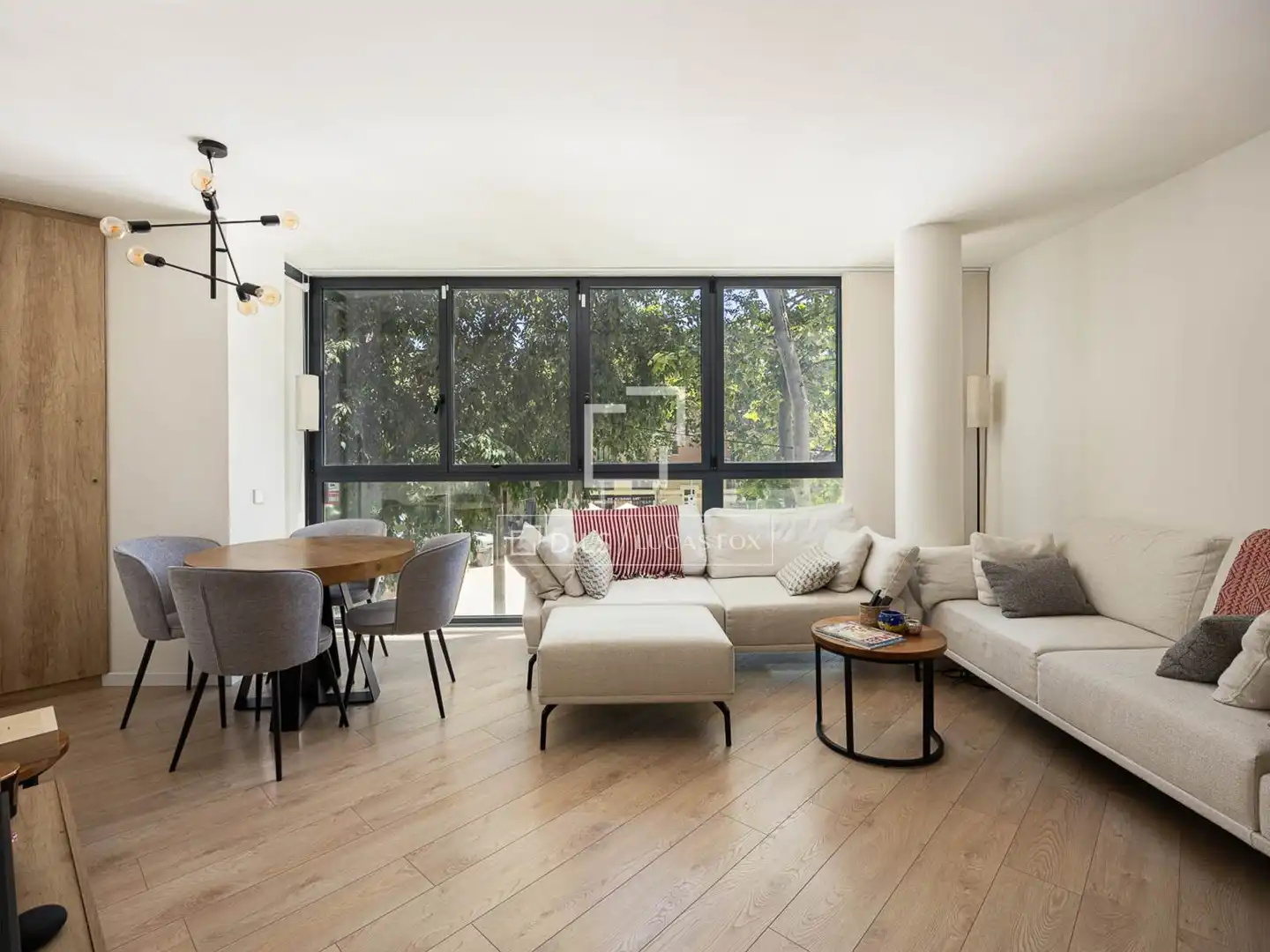 Living room of Flat for sale in Barcelona  with Air Conditioner, Terrace and Furnished