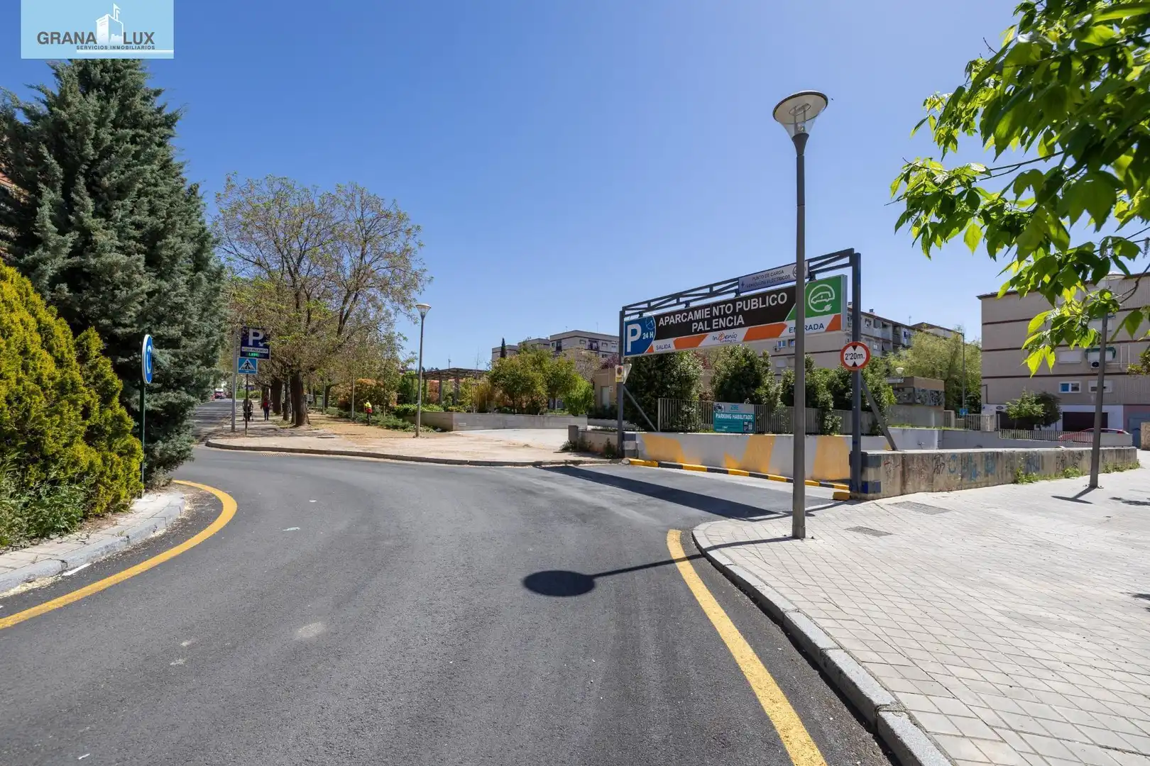 Exterior view of Flat for sale in  Granada Capital  with Air Conditioner and Terrace