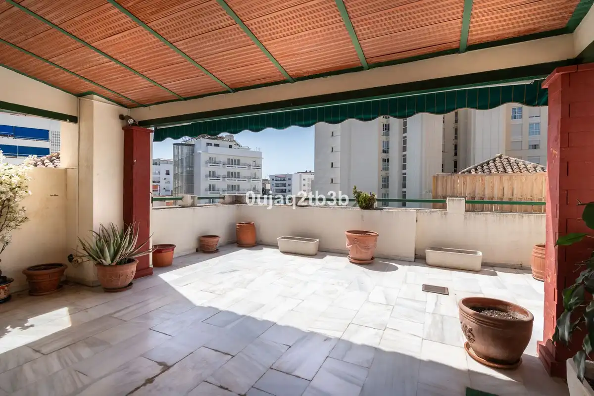 Terrassa de Pis en venda en Marbella amb Aire condicionat, Terrassa i Traster