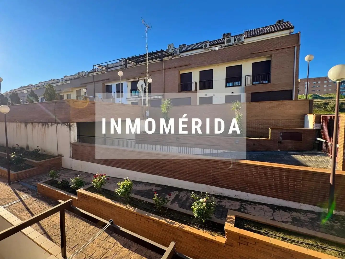 Vista exterior de Casa adosada en venta en Mérida con Aire acondicionado, Calefacción y Jardín privado
