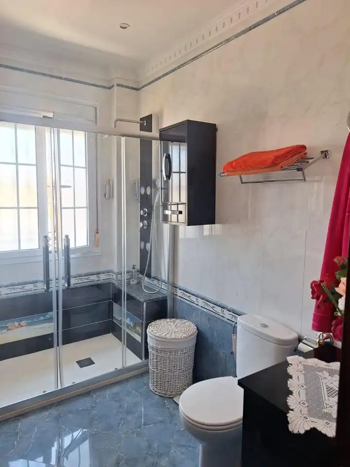 Baño de Casa o chalet en venta en Alcalá de Guadaira con Aire acondicionado, Jardín privado y Terraza
