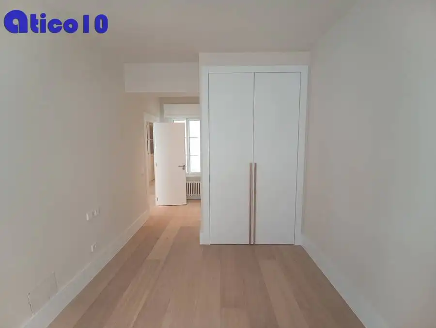 Flat for rent in Calle Asturias, Parque San Francisco - Uría