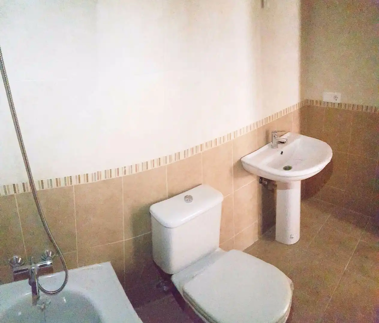 Baño de Apartamento en venta en Tudela de Duero con Calefacción, Parquet y Trastero