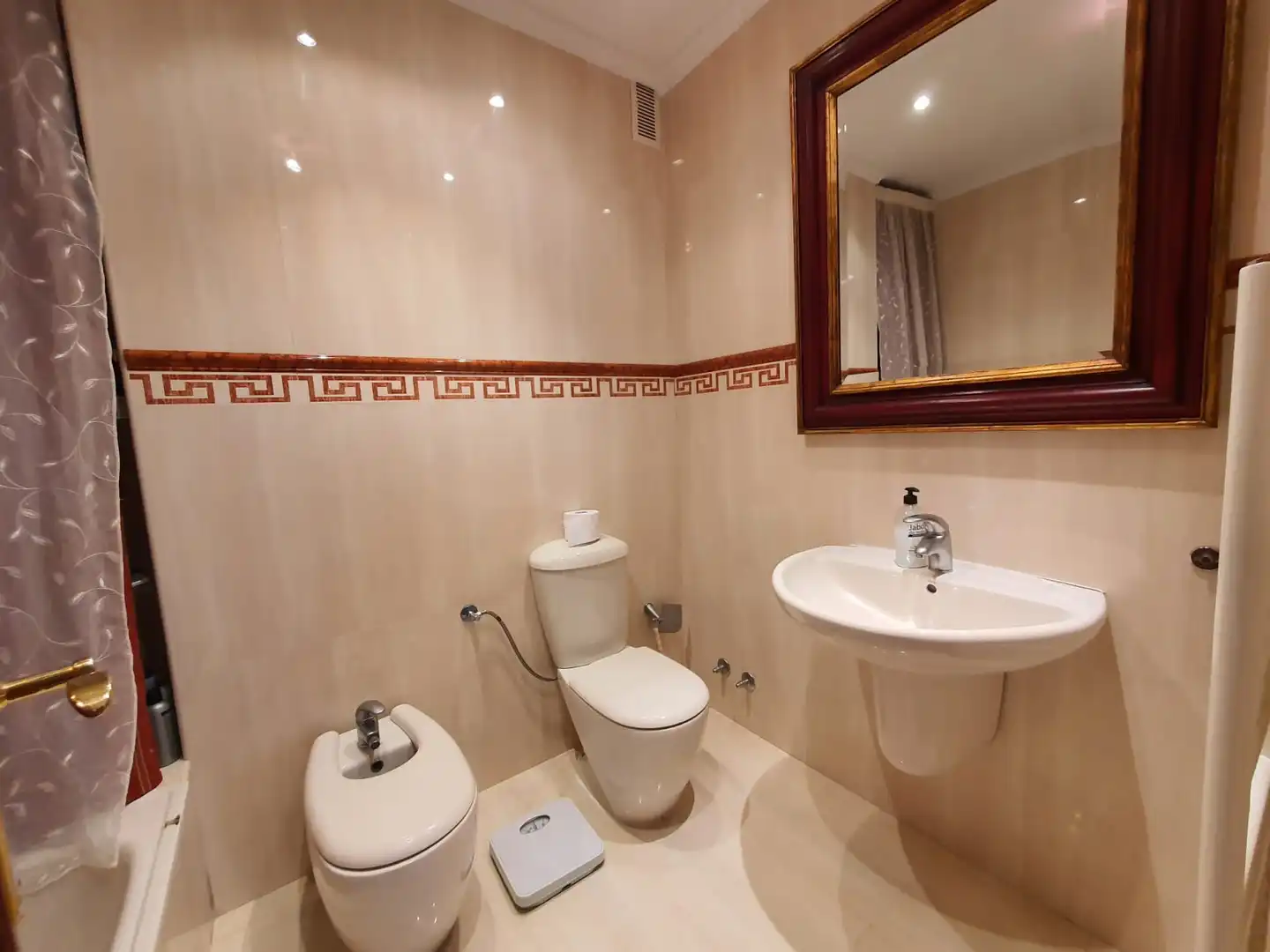 Badezimmer von Wohnung zum Verkauf in Palencia mit Heizung, Parkett und Abstellraum