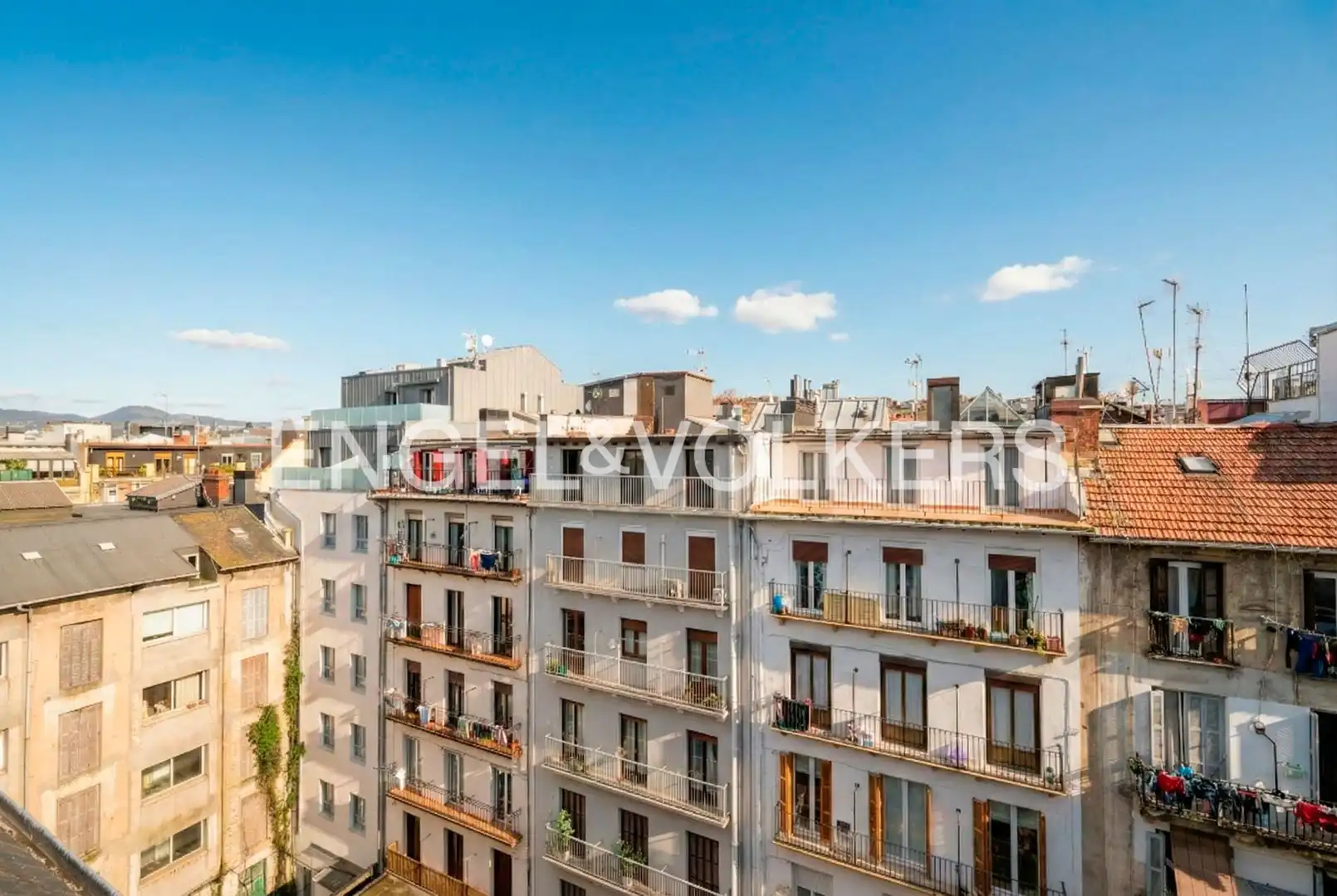 Außenansicht von Maisonette zum Verkauf in Donostia - San Sebastián  mit Heizung