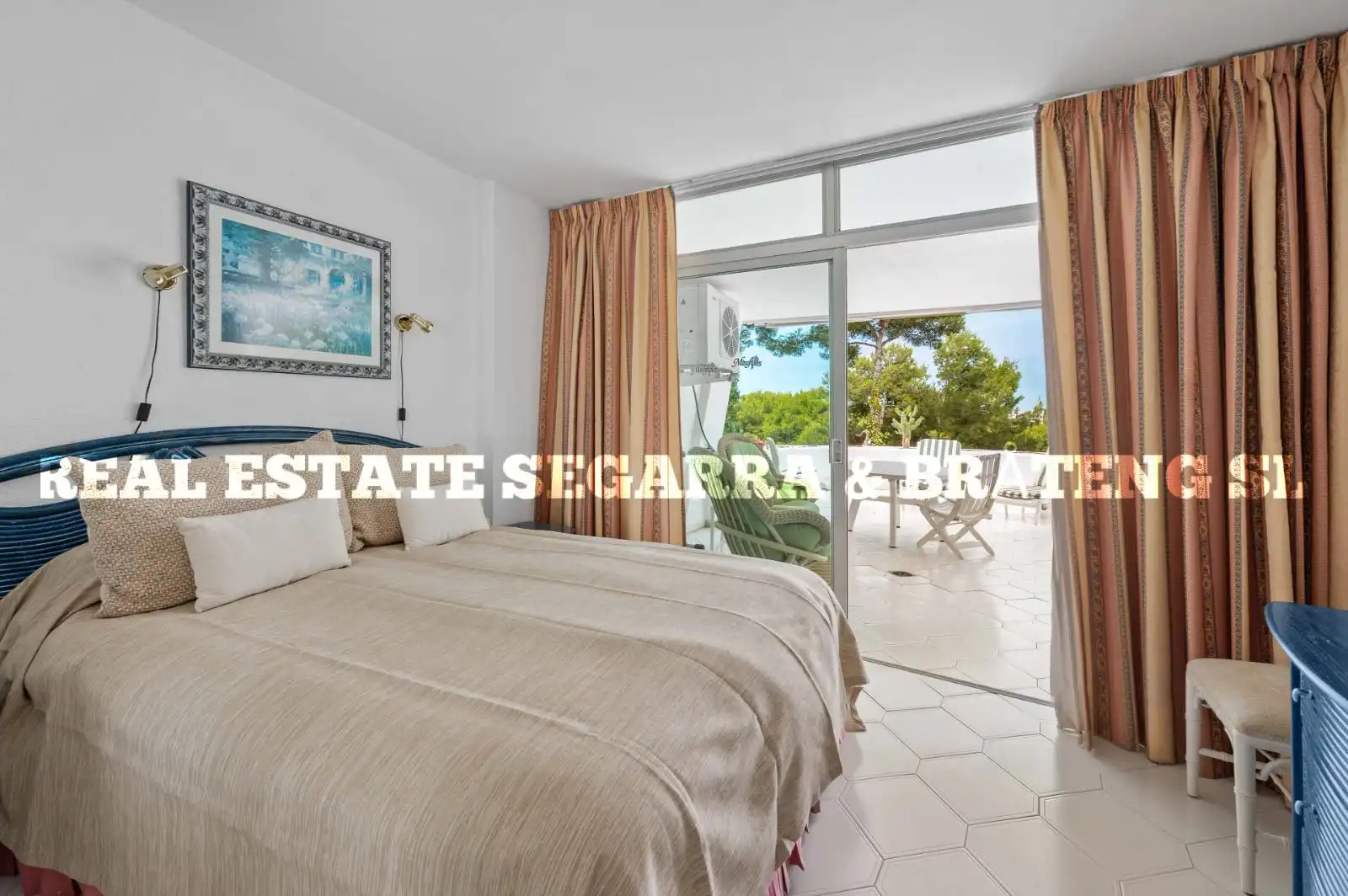 Dormitori de Apartament en venda en Mijas amb Aire condicionat, Terrassa i Moblat