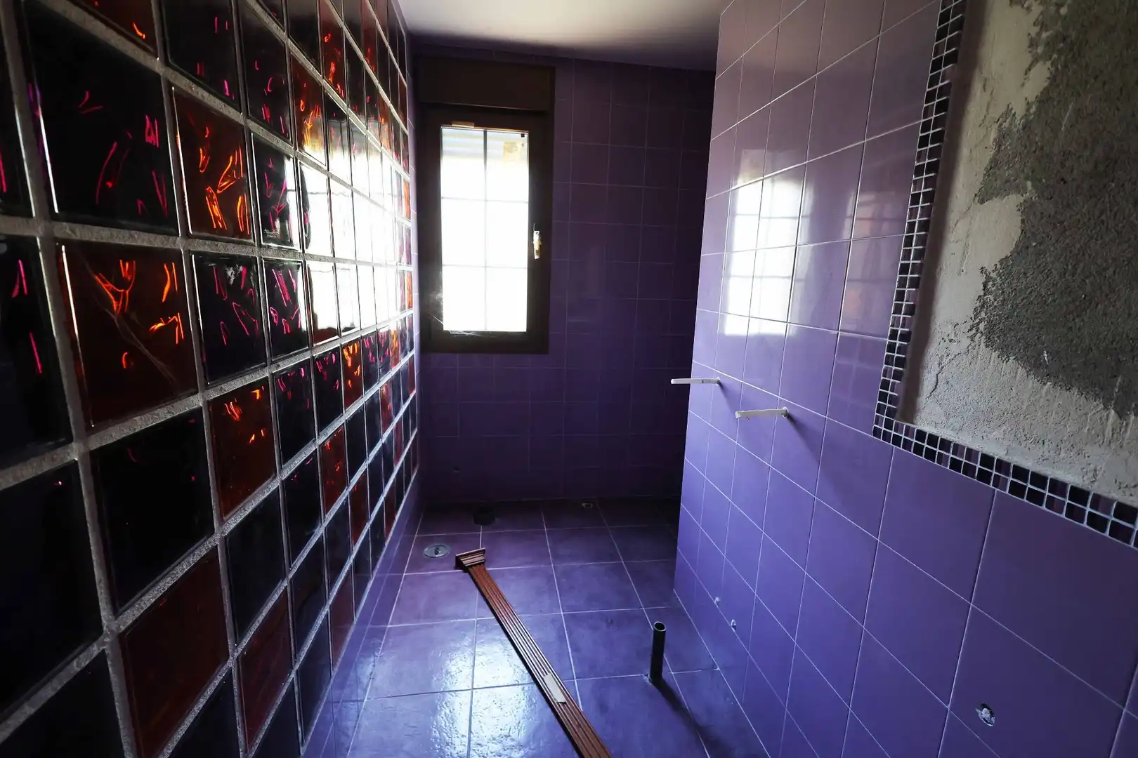 Bany de Casa o xalet en venda en Villa del Prado amb Calefacció i Traster