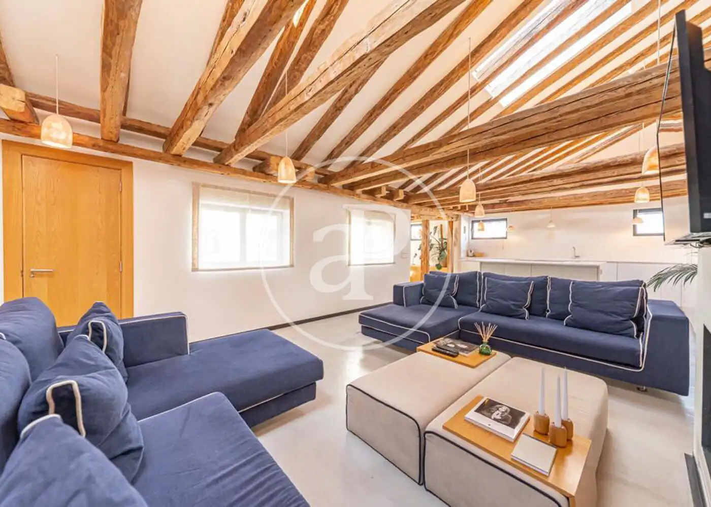 Àtic de lloguer a C. de Gravina, Justicia - Chueca