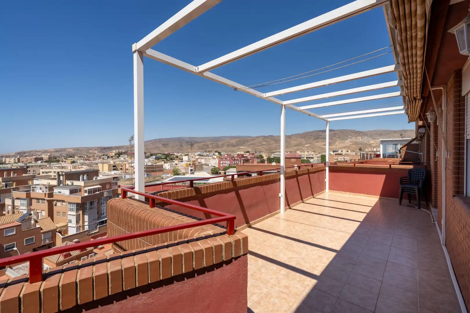 Terraza de Ático de alquiler en Almería con Aire acondicionado, Calefacción y Jardín privado