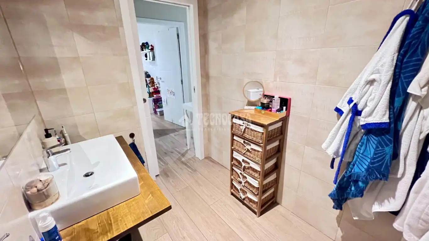Bathroom of Flat for sale in Alcalá de Henares  with Air Conditioner, Heating and Terrace
