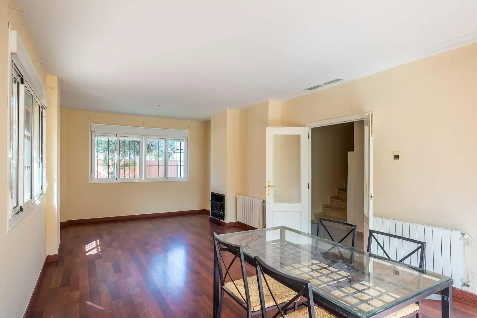 Comedor de Casa adosada de alquiler en Espartinas con Aire acondicionado, Calefacción y Jardín privado
