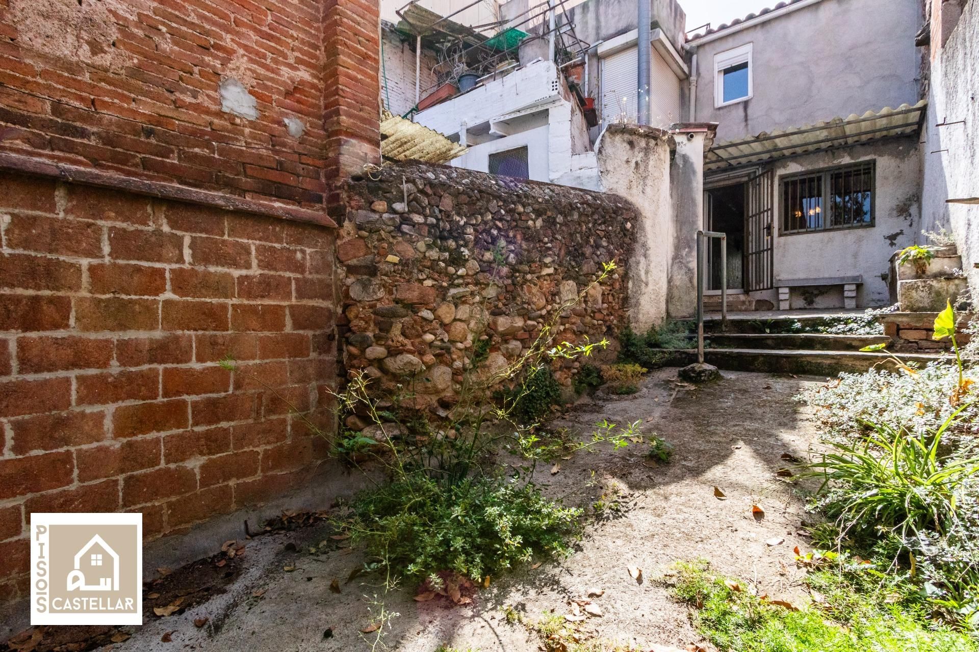 Exterior view of House or chalet for sale in Castellar del Vallès  with Heating and Private garden